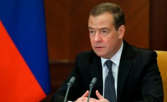 Dmitrijus Medvedevas grasina 3-ju pasauliniu karu, jei į Krymą įsiveržtų bet kuri NATO valstybė