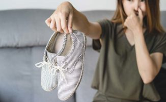 Kaip atsikratyti nemalonaus batų kvapo: 3 paprasti būdai