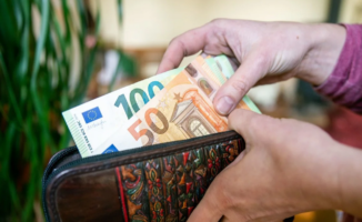 Prie pensijų pridėjo po 65 eurus: kas gavo papildomų pinigų iš „Sodros“